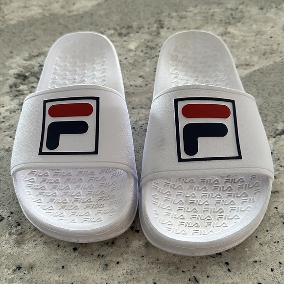 Fila Slides size 6 women’s - Picture 2 of 3